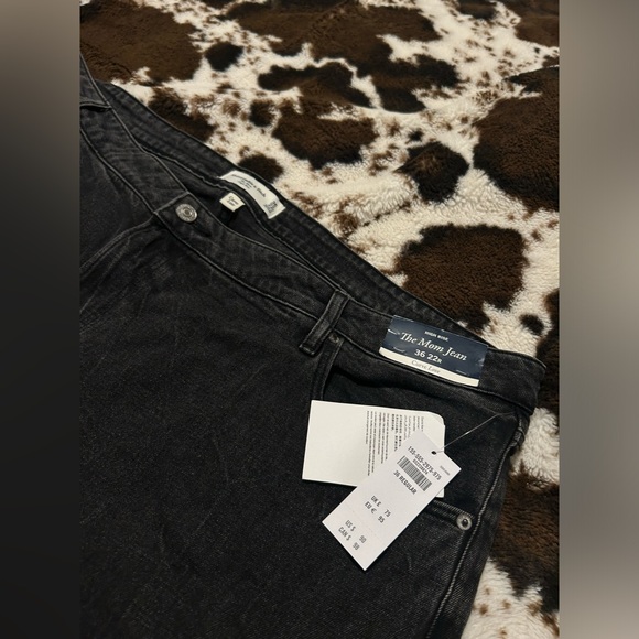 NWT ABERCROMBIE CURVE LOVE HIGH RISE MOM JEAN - Picture 3 of 3